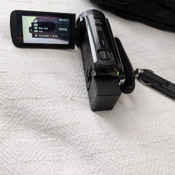 Canon VIXIA HF R800 Camcorder Black - Picture 4 of 9